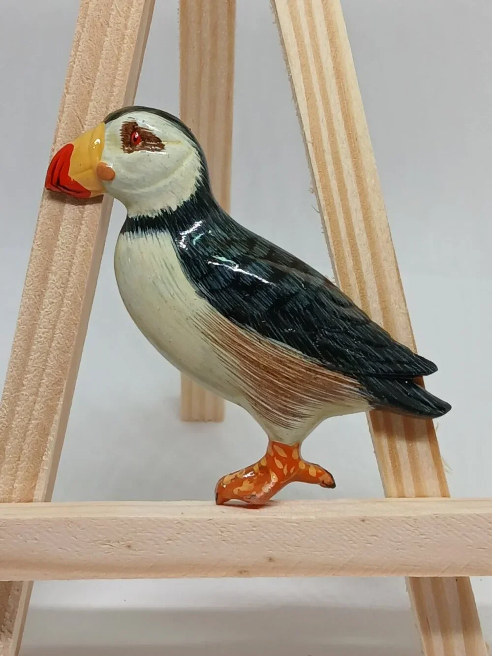 Vintage hand-painted Resin Puffin refrigerator magnet Made in CHINA